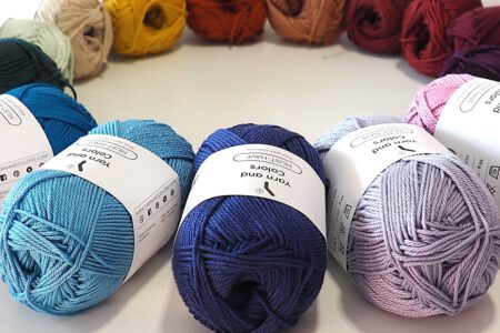 Nieuwe kleuren van yarn & colors musthave in een cirkel