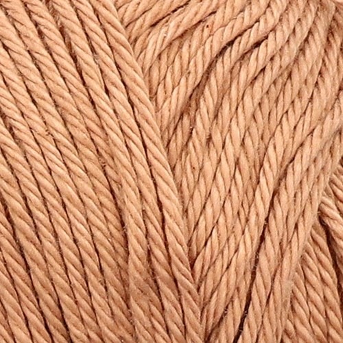 Close up van Yarn & Colors Musthave Fawn 127