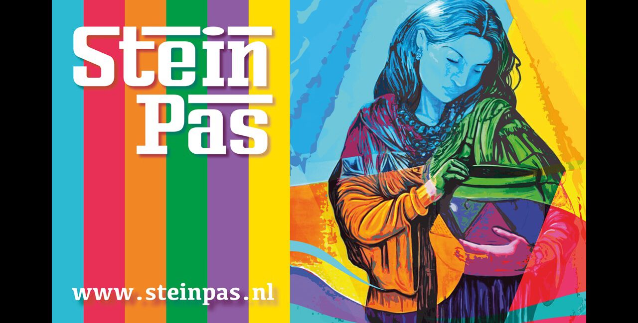 Afbeelding van de Steinpas. Een kleurrijke regenboog links op de kaart afgebeeld. Rechts een vrouw met een keramieke pot als eerbetoon aan de geschiedenis van de gemeente Stein.